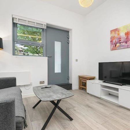 Modern 1 Bedroom Apartment In Central Woking Zewnętrze zdjęcie