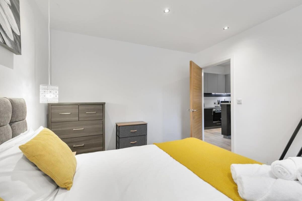 Modern 1 Bedroom Apartment In Central Woking Zewnętrze zdjęcie