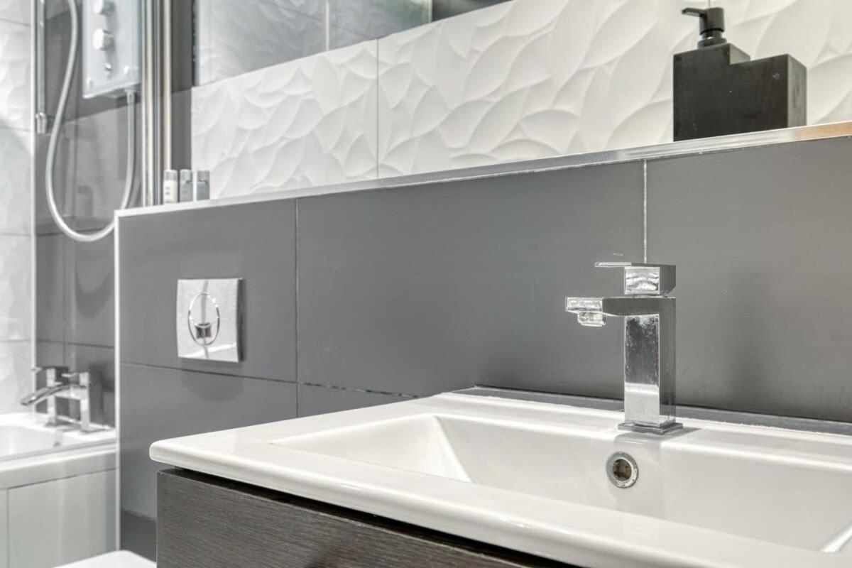 Modern 1 Bedroom Apartment In Central Woking Zewnętrze zdjęcie