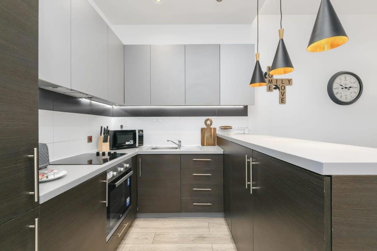 Modern 1 Bedroom Apartment In Central Woking Zewnętrze zdjęcie