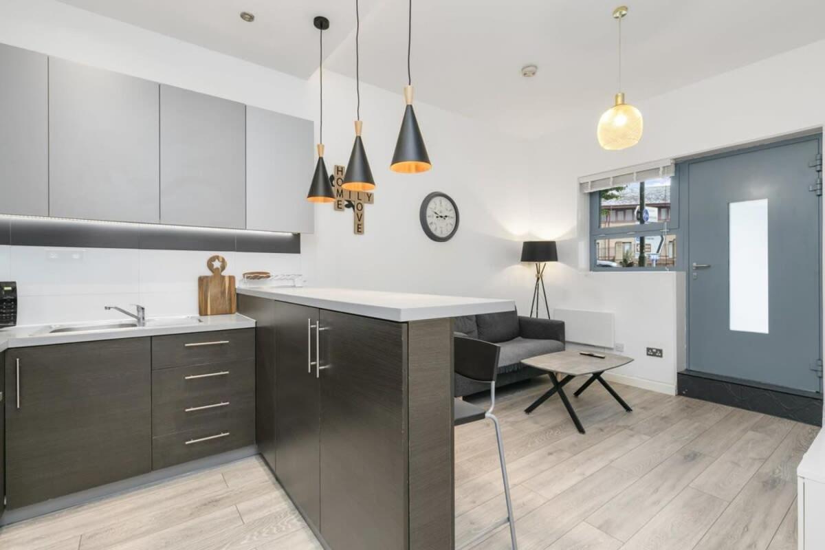 Modern 1 Bedroom Apartment In Central Woking Zewnętrze zdjęcie