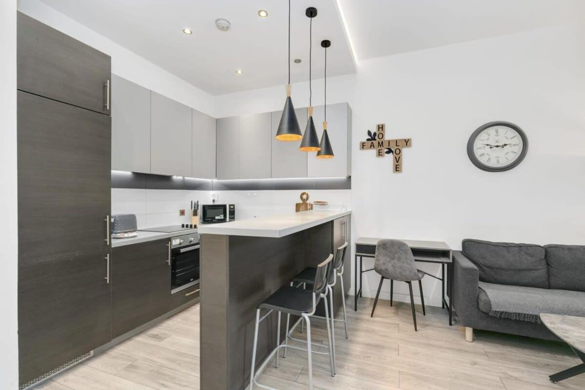 Modern 1 Bedroom Apartment In Central Woking Zewnętrze zdjęcie