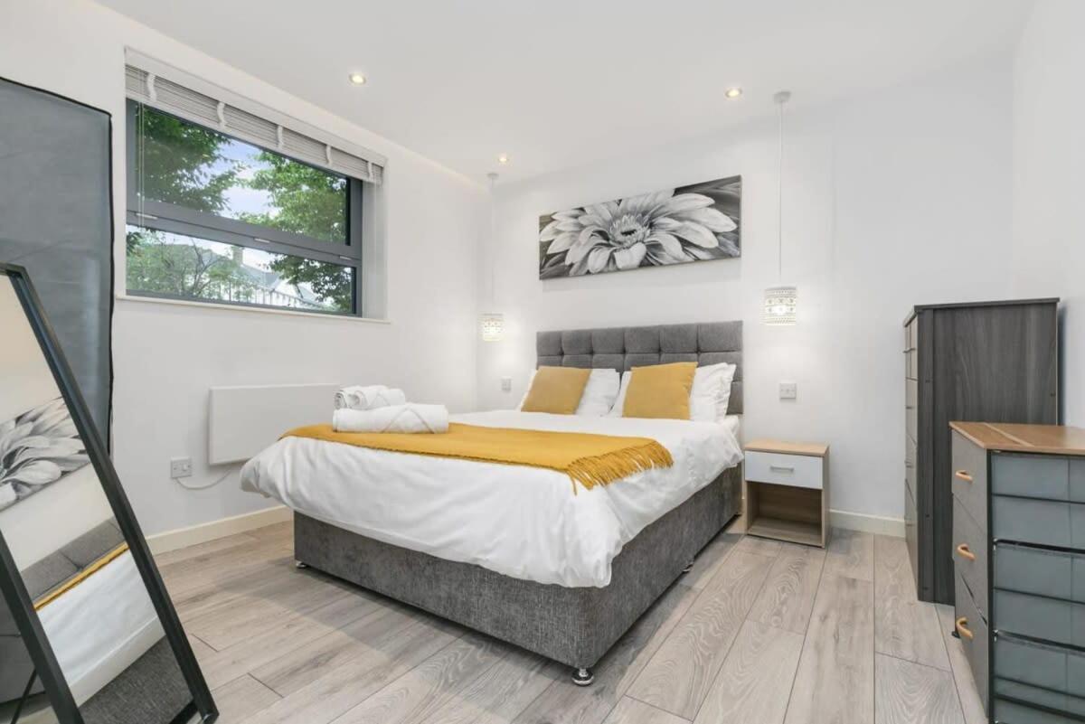 Modern 1 Bedroom Apartment In Central Woking Zewnętrze zdjęcie