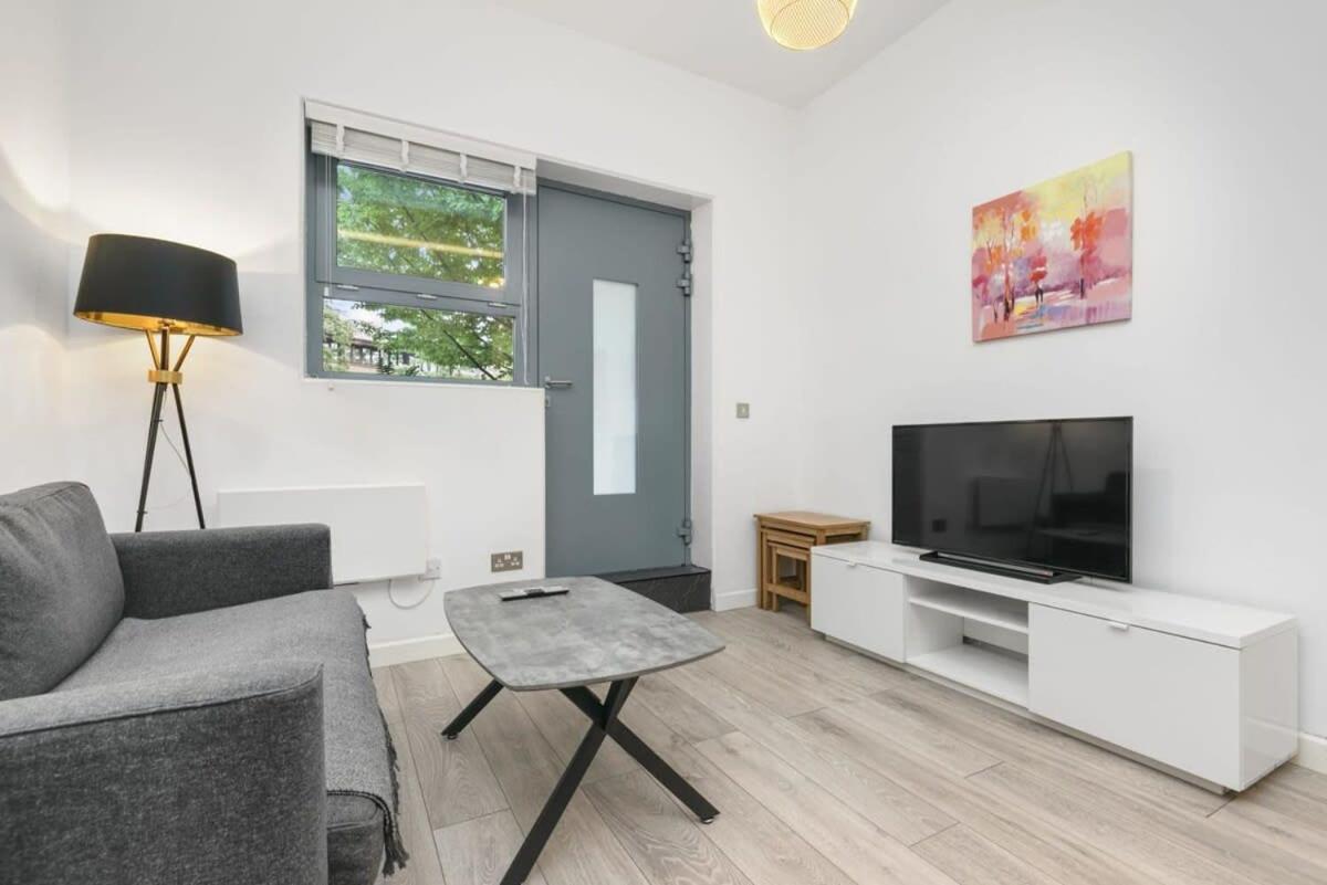 Modern 1 Bedroom Apartment In Central Woking Zewnętrze zdjęcie