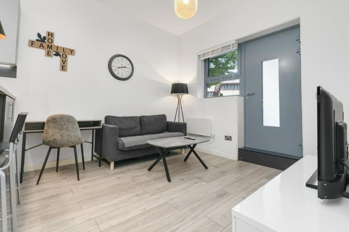 Modern 1 Bedroom Apartment In Central Woking Zewnętrze zdjęcie
